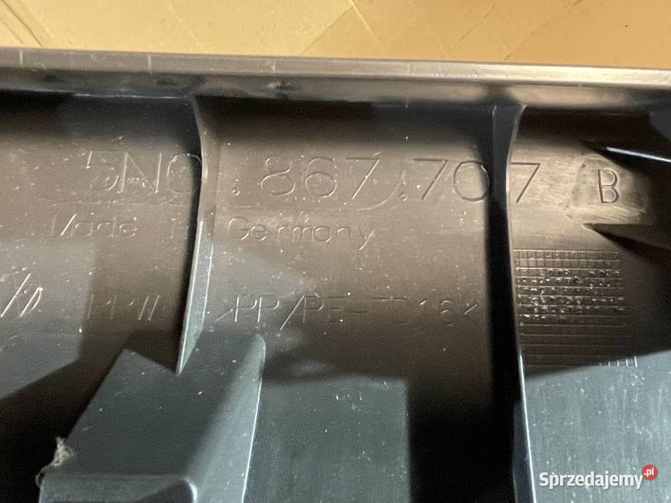 Tapicerka osłona klapy 5N0867707 vw tiguan 5N