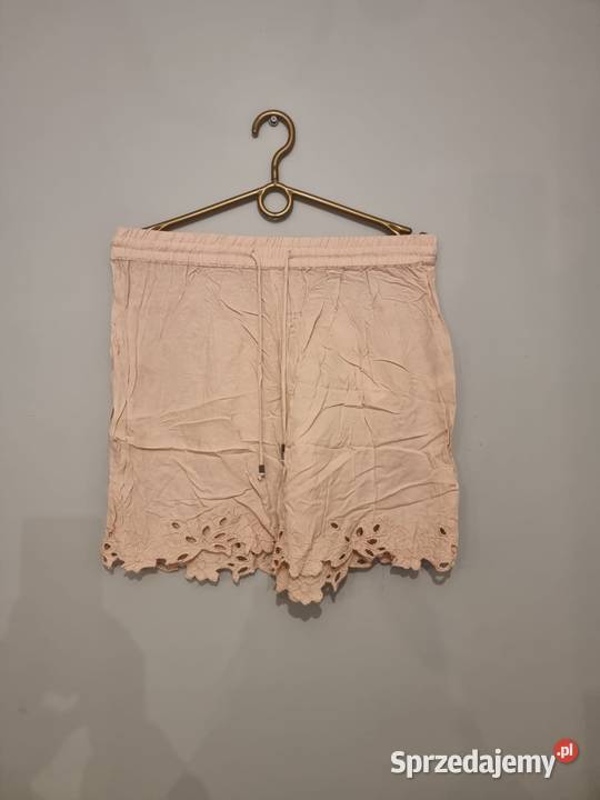 Bladoróżowe szorty damskie z kwiatowym haftem Kraków