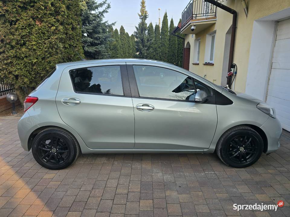 Toyota Yaris 133 VVTi 99 117 piękny pistacjowy benzyna Karczew