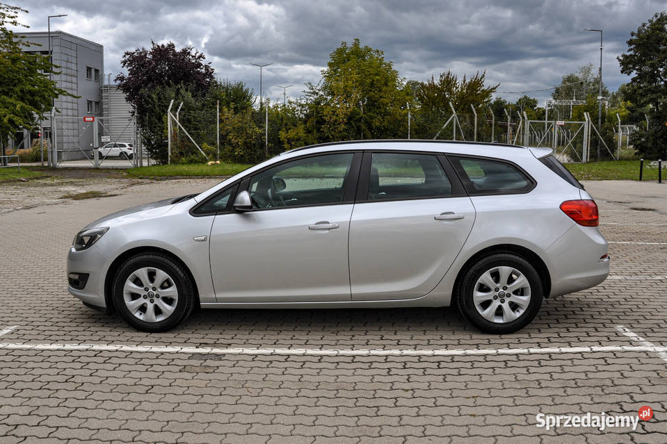 Opel Astra 14T LPG 2014 r Lift Bezwypadkowy nieuszkodzony