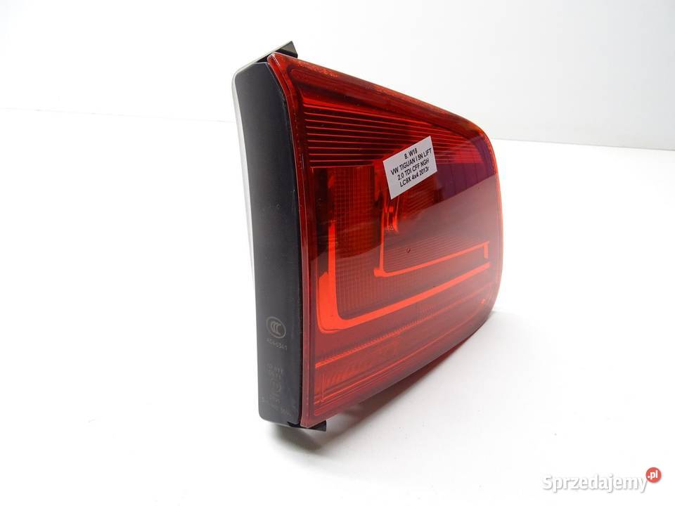 LAMPA LEWA LEWY TYŁ TYLNA W KLAPE 5N0945309 VW