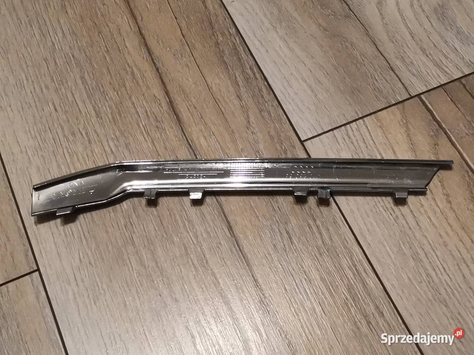 AUDI A8 D4 PRAWY CHROM ATRAPY GRILLA 4H0853651 Międzychód