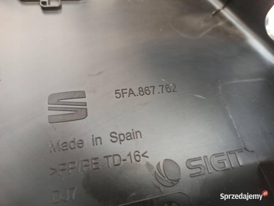 SEAT LEAON IV OSŁONA BAGAŻNIKA PRAWY TYŁ Podszybia