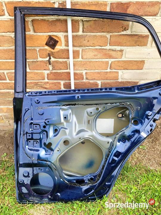 Drzwi Auris I prawy tył 5d Karoseria