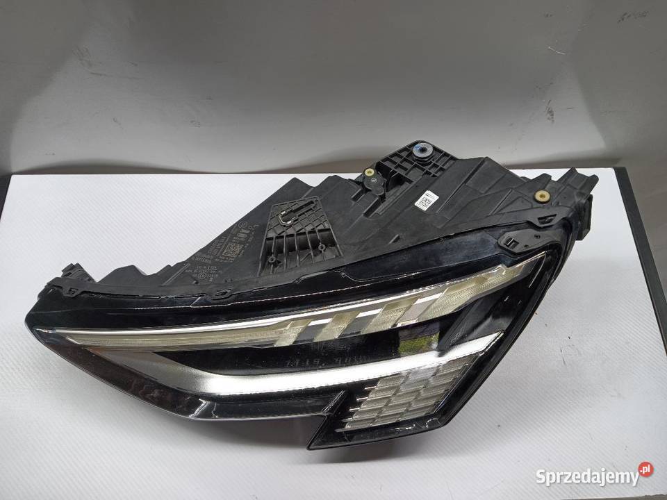 LAMPA PRZÓD PRZEDNIA LEWA AUDI A3 8Y0941035