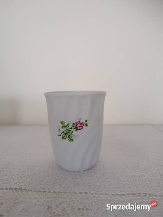 Nieużywane 6 kubków z kwiatami Chodzież PRL Kielce