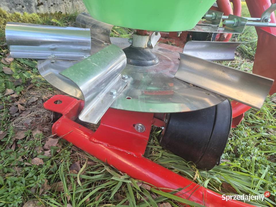 Rozsiewacz do nawozów 2025 lejek 300 litrów Bucze