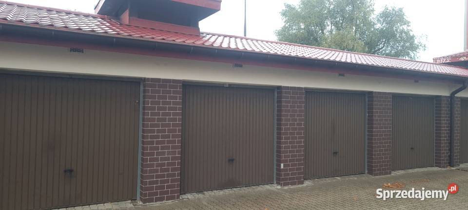 Wolnostojący garaż na wyścigach konnych Warszawa