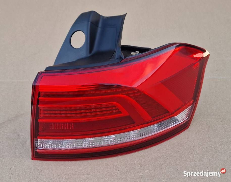 VW PASSAT B8 KOMBI LAMPA PRAWA PRAWY TYŁ IDEALNA Bieleń
