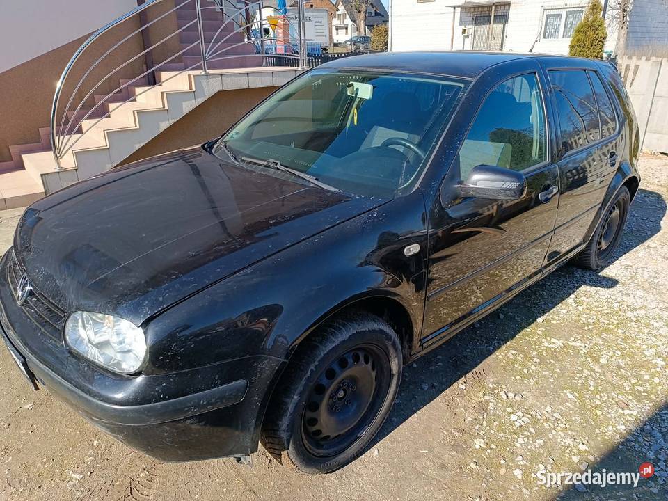 Golf 4 16 benzyna lekko uszkodzony Jędrzejów
