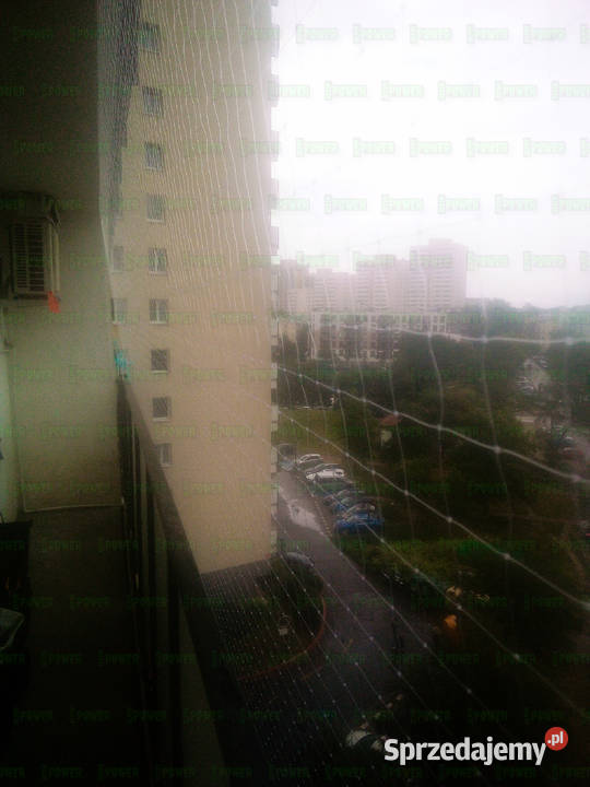 SIATKA PRZECIWKO PTAKOM montaż na balkonie Warszawa