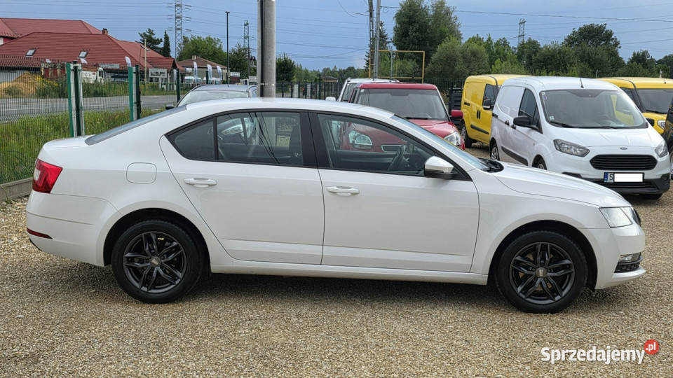 koda Octavia krajowa III 2013 światła LED śląskie Chełm Śląski