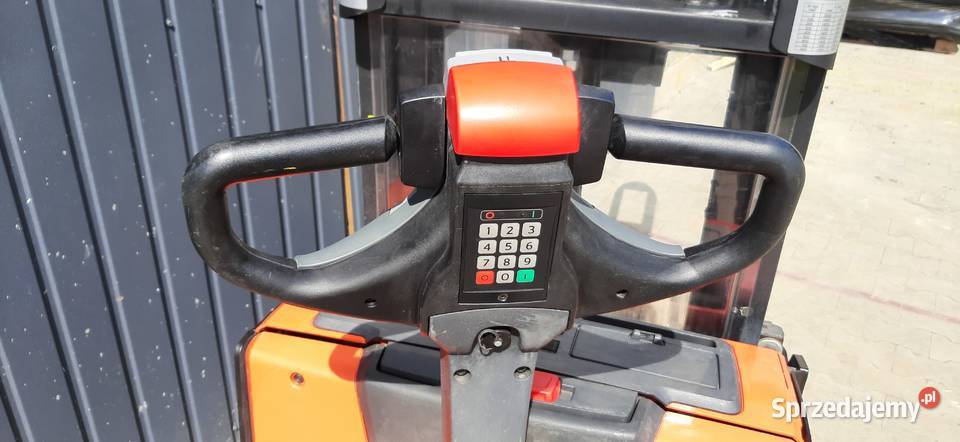 Paletowy wózek elektryk z masztem mała Celiny