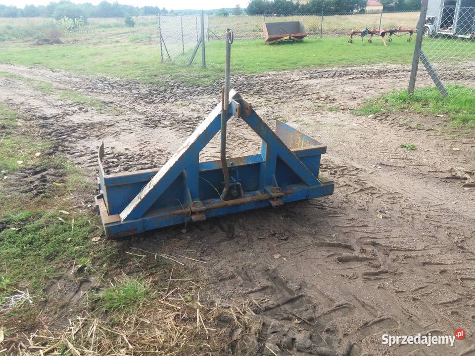 Skrzynia wywrotka na tył ciągnika nieuszkodzony