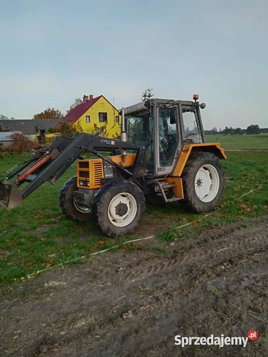 Ciągnik rolniczy Renault 8014 Tur Zakrzewska Osada