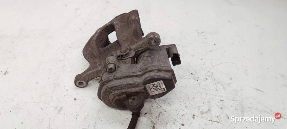 ZACISK HAMULCOWY PRAWY AUDI A4 B9 A5 8W0615406AA osobowe Przystajń