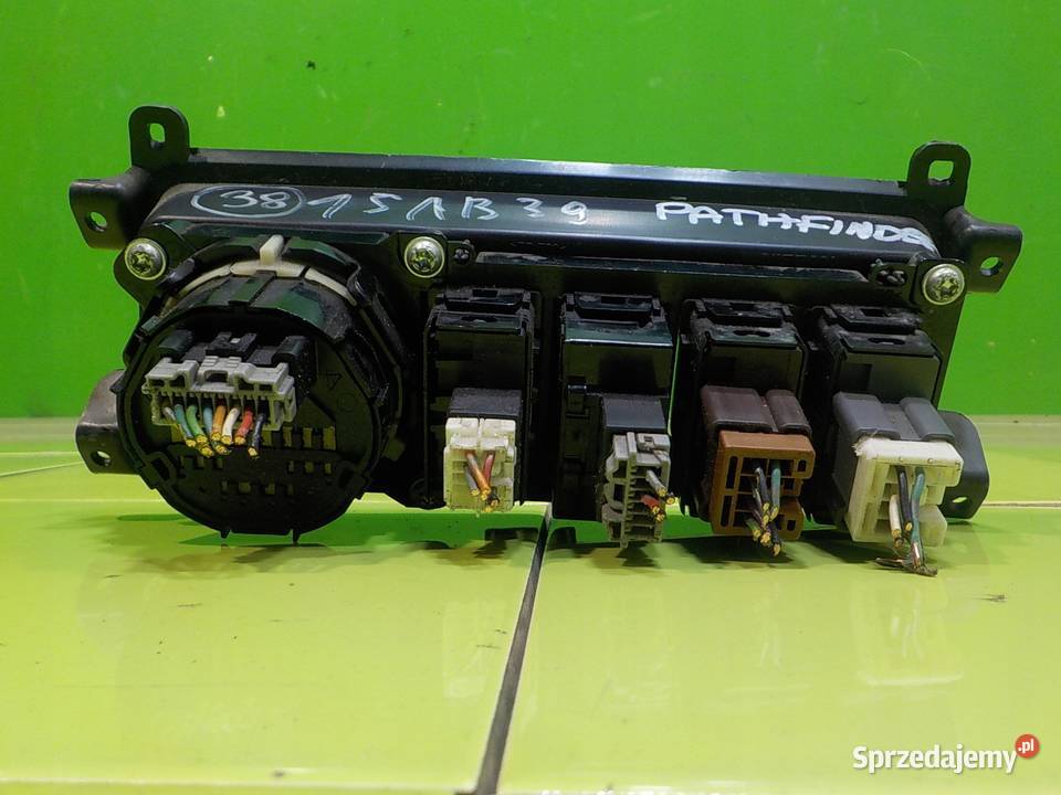 NISSAN PATHFINDER 25 D4 07r 5D panel