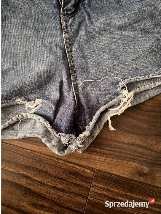 Jeansowe krótkie spodenki szorty Moda i Styl