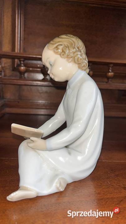 Chłopiec czytający książkę Zaphir Lladro