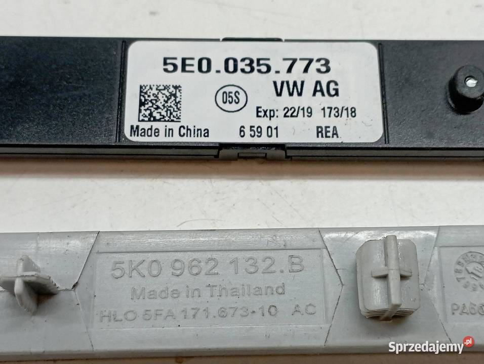 WZMACNIACZ KOMPLET 5E0035773 5K0962132B