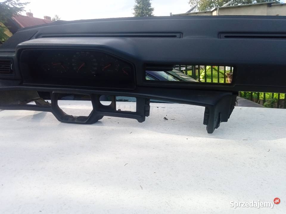 Sprzątanie garażu deska z licznikiem Volvo 940 Rok produkcji 1995 Gdańsk