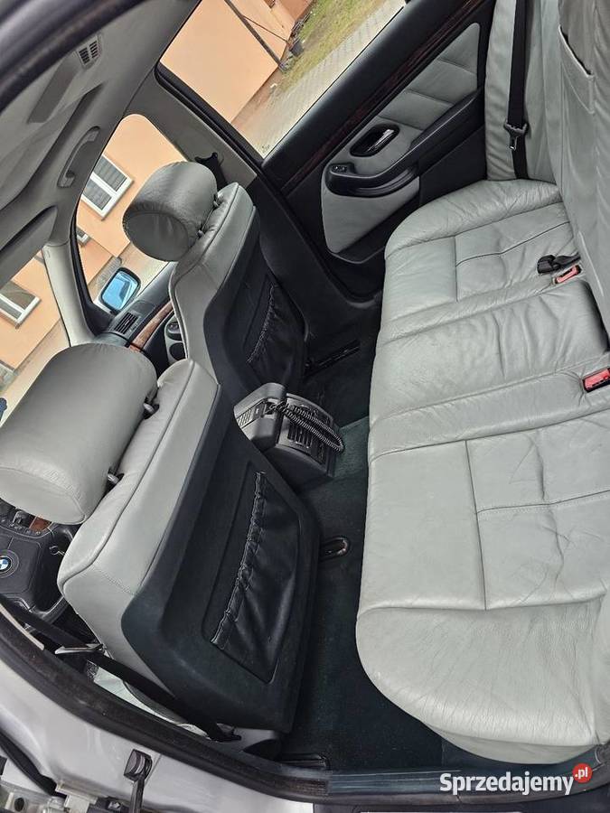 BMW E39 535i bogate wyposażenie Podedwórze