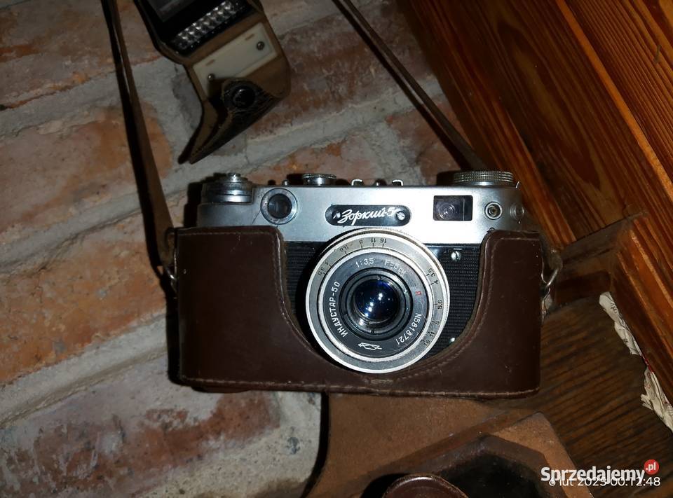 Aparat fotograficzny i światłomierz