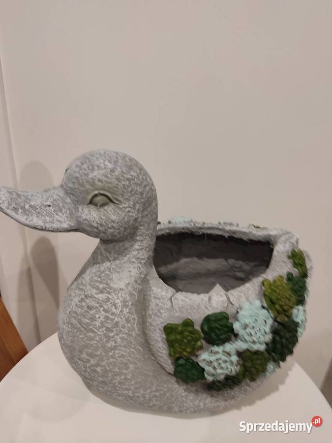 Donica betonowa w kształcie kaczki Dębica