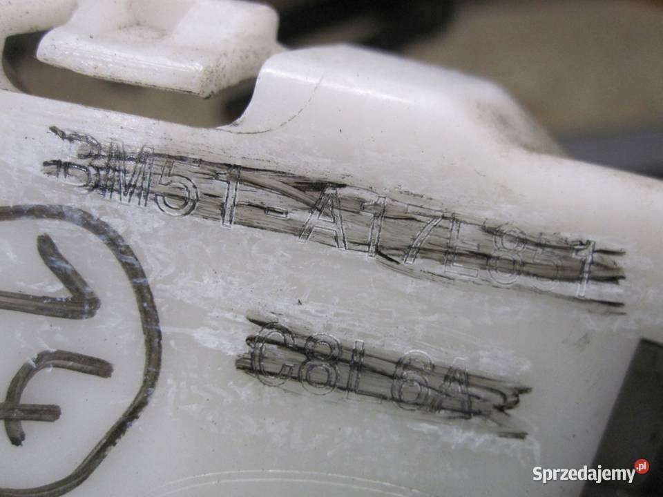 FORD FOCUS MK3 III 13r ślizg zderzaka lewy tył