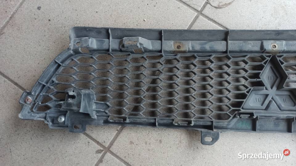 mitsubishi outlander 2 II lift grill emblemat Karoseria Rzeszów