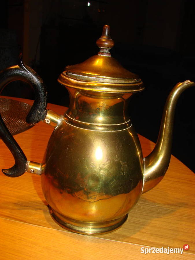 stary mosiężny dzbanek