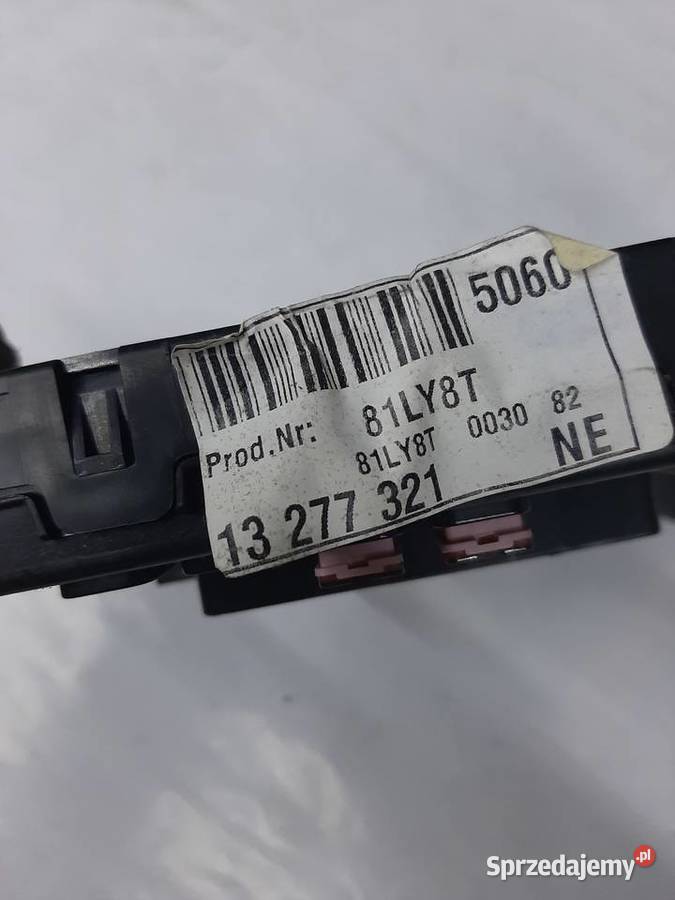 Opel Insignia A skrzynka bezpieczników 13277321