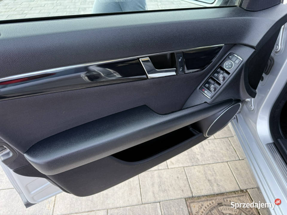 Mercedes C 180 NOWY ROZRZĄD zadbana 100 benzyna Samochody osobowe Poznań sprzedam