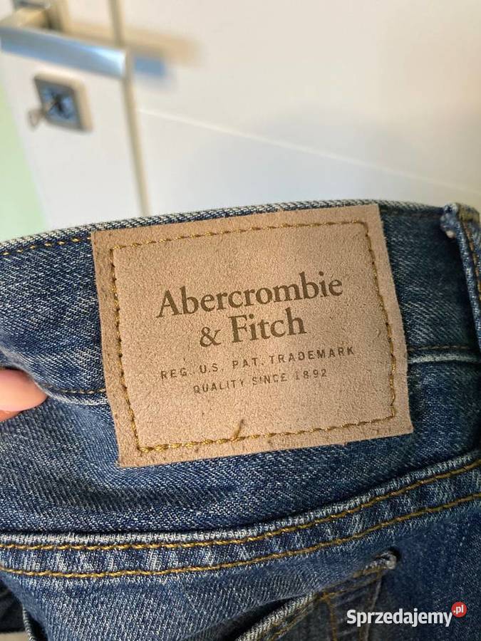 Nowe granatowe męskie cienkie jeansy przetarcia Abercrombie & Fitch Nisko