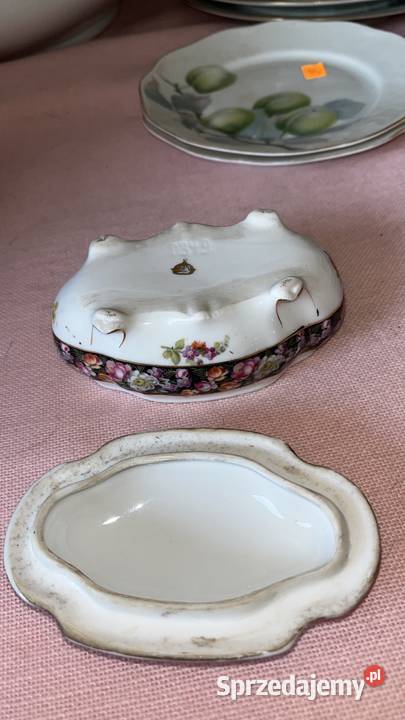 Puzderko z porcelany Sygnowane Z pięknym dekorem