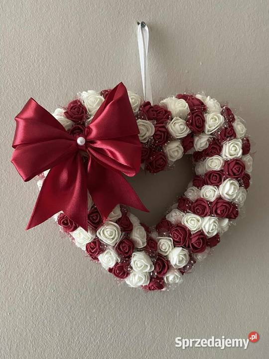 Wianek serce dekoracyjne z róż piankowych w
