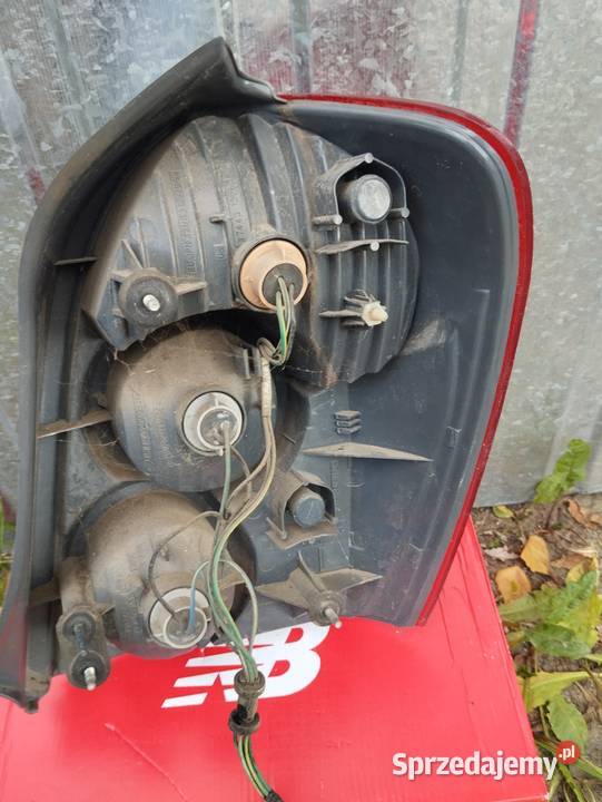 Lampa tylna lewa Mazda 323F BJ lift Łódź sprzedam