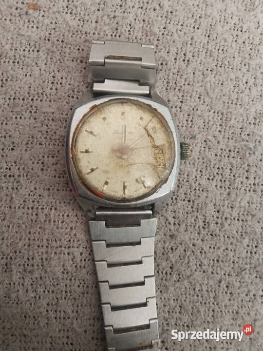 nakrecany zegarek raketa vintage z datownikiem Legnica