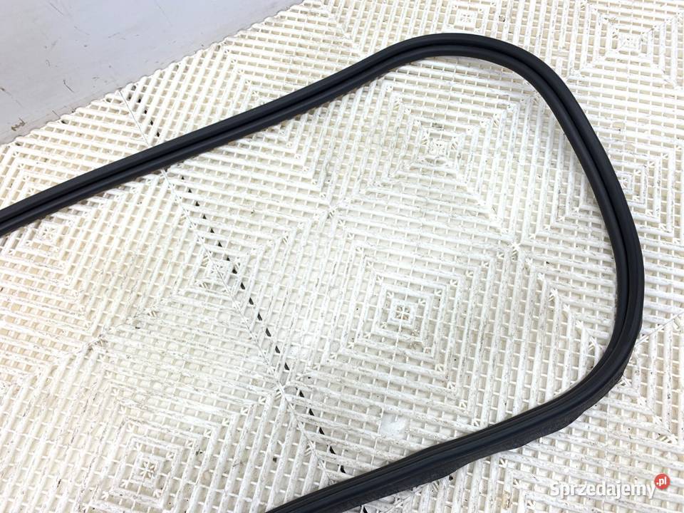 USZCZELKA KLAPY BAGAŻNIKA BMW F44 SportowyCoupe