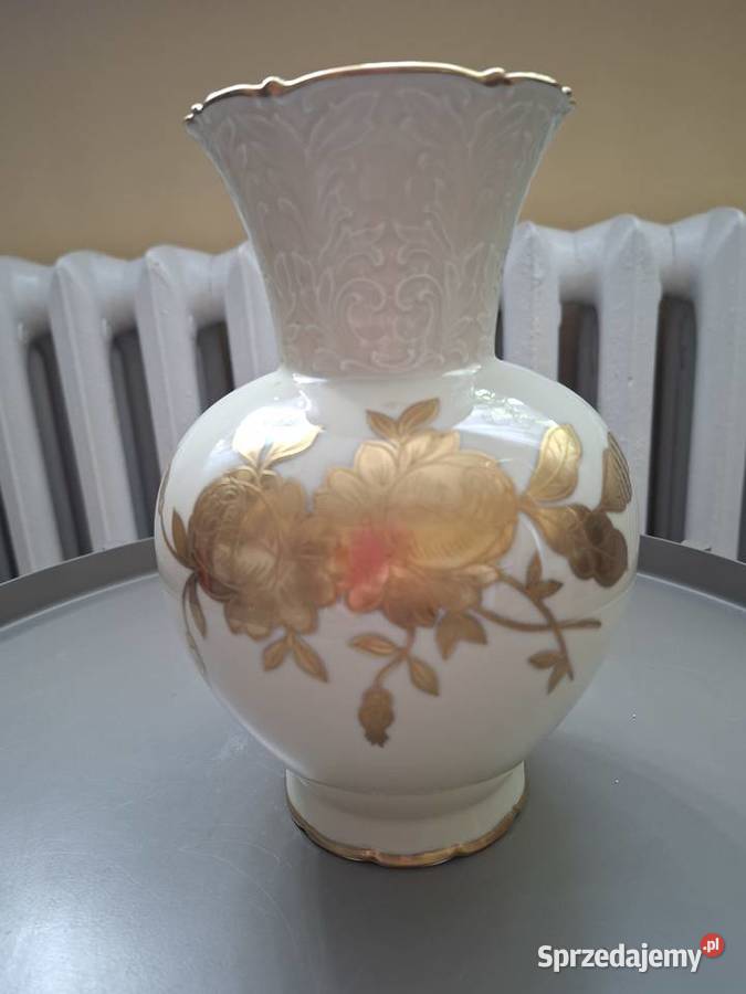 Wazon zdobiony motywem złotym Porcelana i szkło Antyki, Sztuka, Kolekcje
