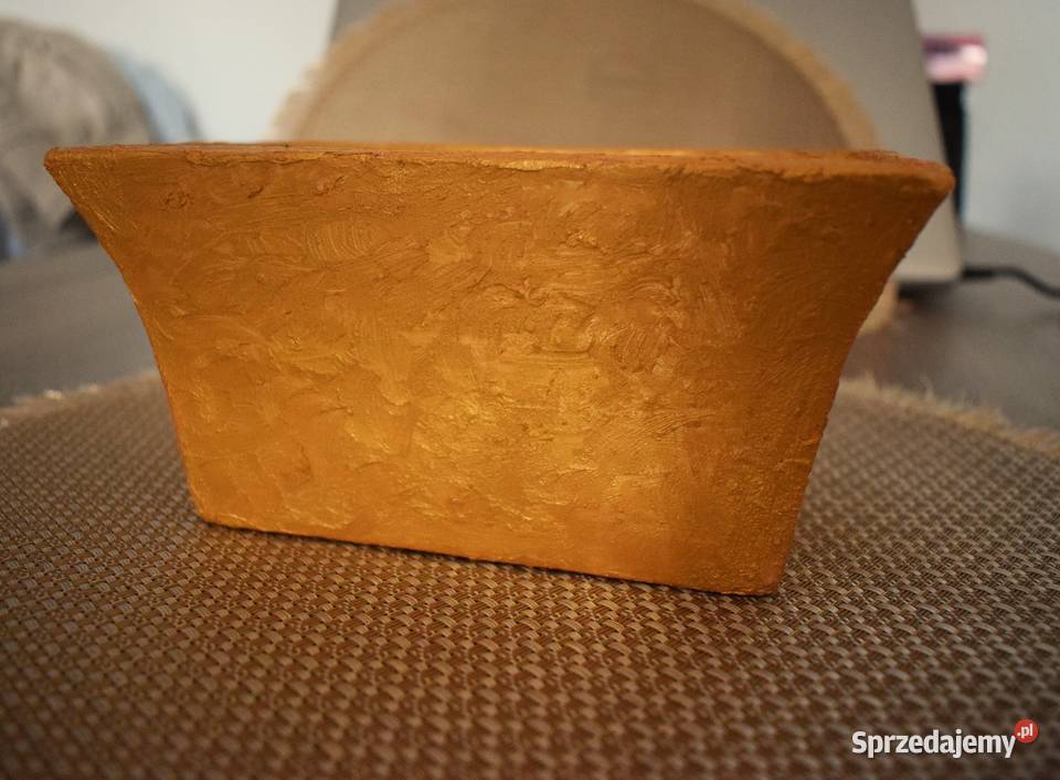 Złotawy ceramiczny pojemnik ozdobiony grafiką sprzedam