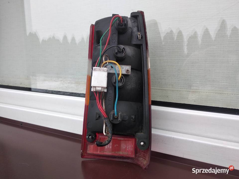 Opel Frontera A lampa tył tylna lewa oprawki osobowe Sieradz