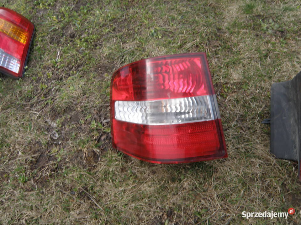 Lampa tylna prawa lewa narożna w błotnik Fiat Kraków