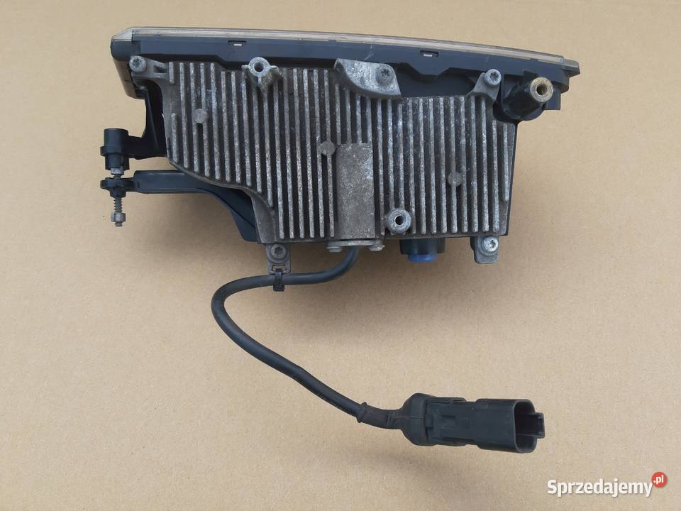 SCANIA R S HALOGEN PRAWY LAMPA PRZECIWGMIELNA