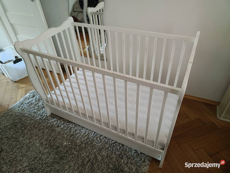 Białe łóżeczko dziecka z szufladą łódzkie Aleksandrów Łódzki