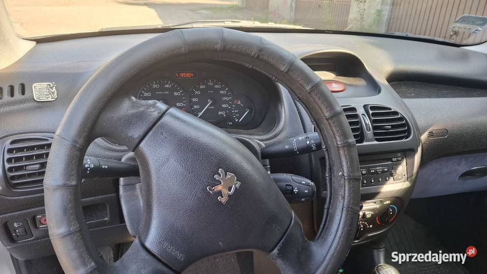 Peugote 206 srebrna strzała Rok produkcji 2003
