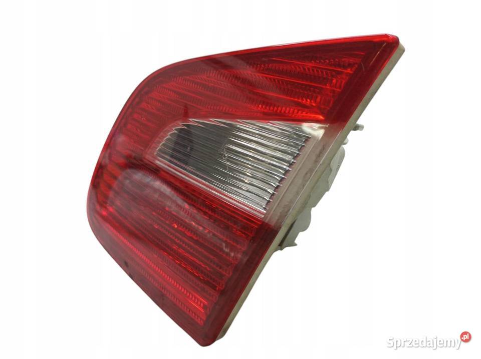 LAMPA TYŁ W KLAPĘ PRAWA SEDAN Skoda Superb II