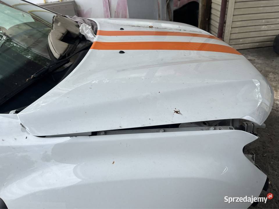 Maska Dacia duster 2 Biała do poprawy dwa punkty Tomaszów Mazowiecki