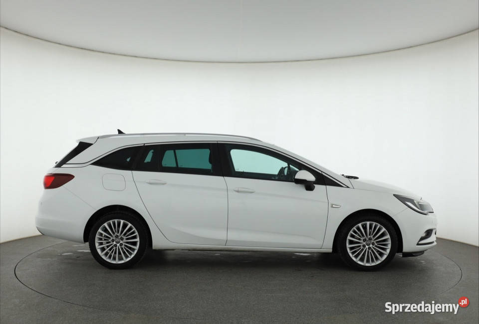 Opel Astra 16 CDTI światła przeciwmgielne Piaseczno