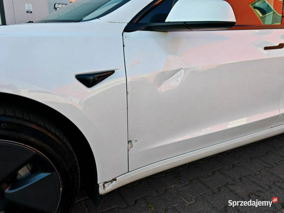 Tesla Model 3 wersja europejska bateria LFP Sedan / Limuzyna Model 3 Niepruszewo